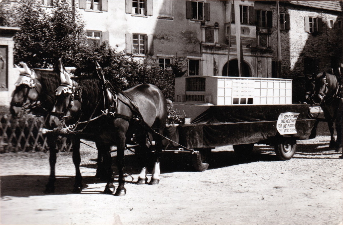 06_Festwagen Modell des Theatergebäudes